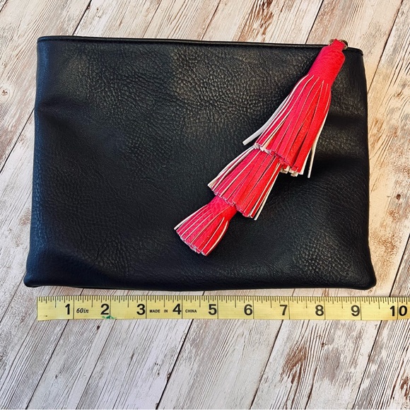Black zip clutch w/ pink tassel NWOT - Picture 4 of 10
